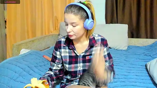 Snapshot of Eva_purrr_ chatting on 5, 12, 2025 Eva purrr online show from 5, 12, 2025