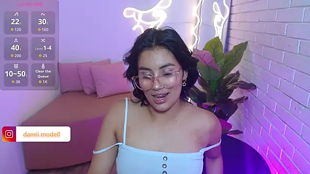 PEACHY TAY online show from 6, 11, 2025