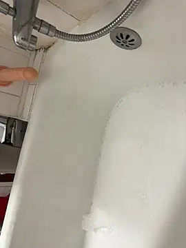 Snapshot of mihneaxxx chatting on 23, 11, 2025 mihneaxxx online show from 23, 11, 2025