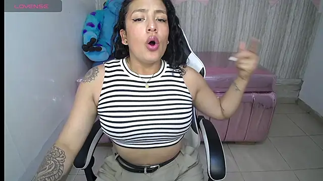 Snapshot of tamara_brown_t chatting on 11, 11, 2025 tamara brown t online show from 11, 11, 2025