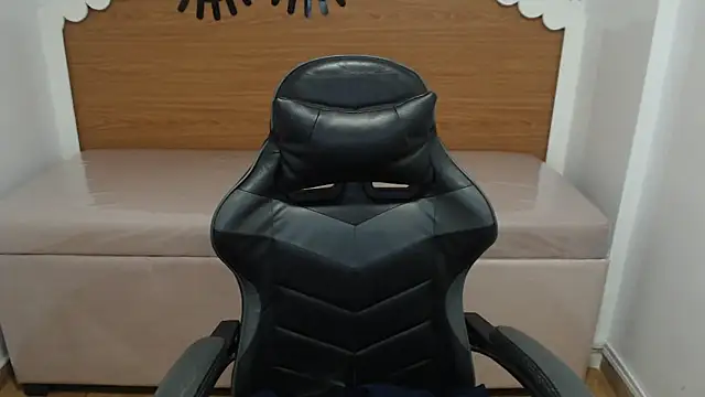 scarlett percy t online show from 3, 12, 2025