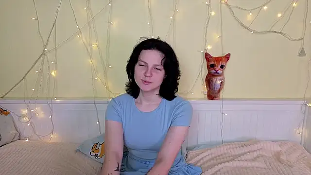 LatinaHuguenin online show from 23, 11, 2025