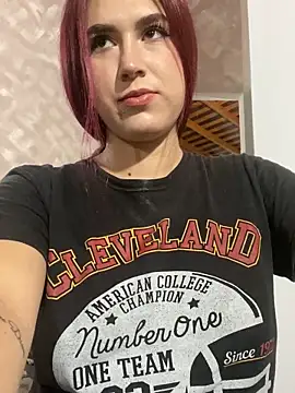 Snapshot of JimenaWhite chatting on 9, 11, 2025 JimenaWhite online show from 9, 11, 2025