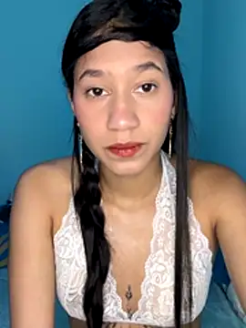 Snapshot of sofia_love05 chatting on 5, 11, 2025 sofia love05 online show from 5, 11, 2025