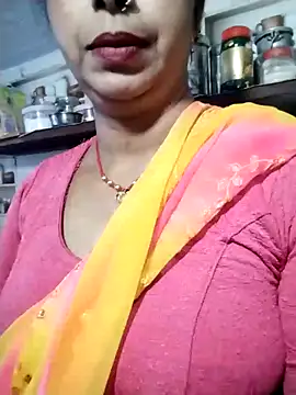 Snapshot of Hami705 chatting on 17, 12, 2025 Hami705 online show from 17, 12, 2025