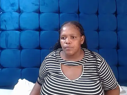 Snapshot of StunningChunky chatting on 10, 11, 2025 StunningChunky online show from 10, 11, 2025