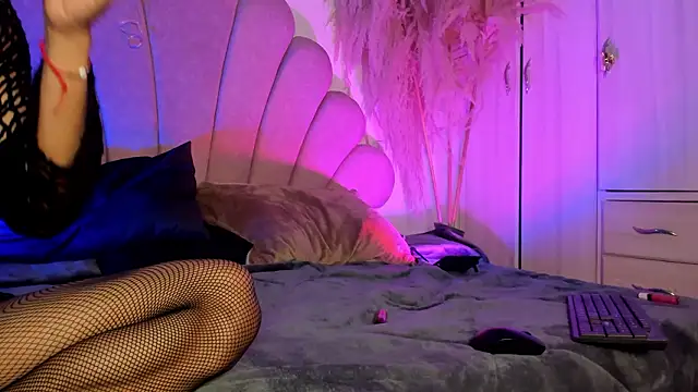 Dominique Rae online show from 6, 3, 2026