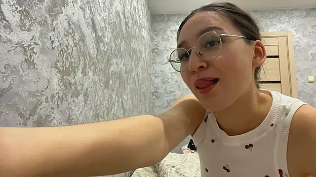 SofiYong online show from 7, 11, 2025