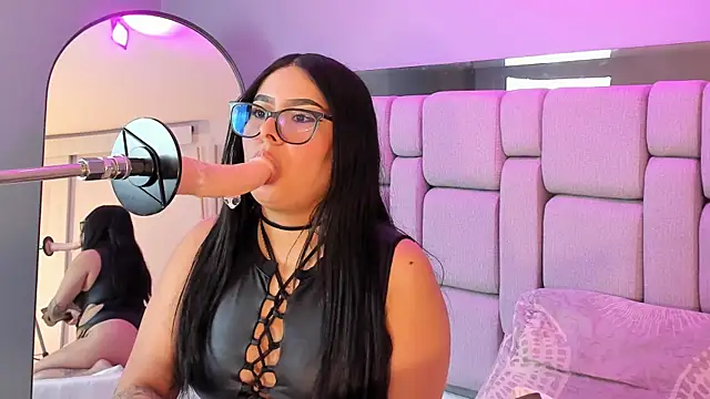 Snapshot of Amy_whittee chatting on 5, 12, 2025 Amy whittee online show from 5, 12, 2025