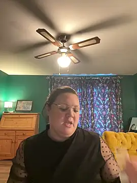 Snapshot of RealWoman84 chatting on 11, 11, 2025 RealWoman84 online show from 11, 11, 2025