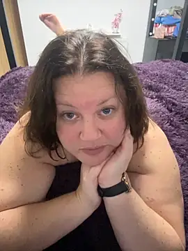 Snapshot of RealWoman84 chatting on 13, 11, 2025 RealWoman84 online show from 13, 11, 2025