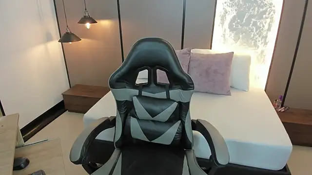 coral rosse  online show from 24, 11, 2025