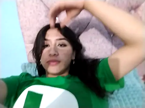 Snapshot of madeline_lx chatting on 14, 11, 2025 madeline lx online show from 14, 11, 2025