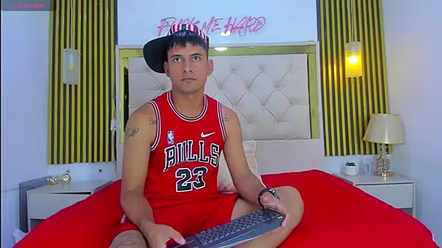 Snapshot of KEVIN_MCKINLEY chatting on 8, 11, 2025 KEVIN MCKINLEY online show from 8, 11, 2025