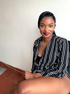 NiaLong21  online show from 8, 11, 2025