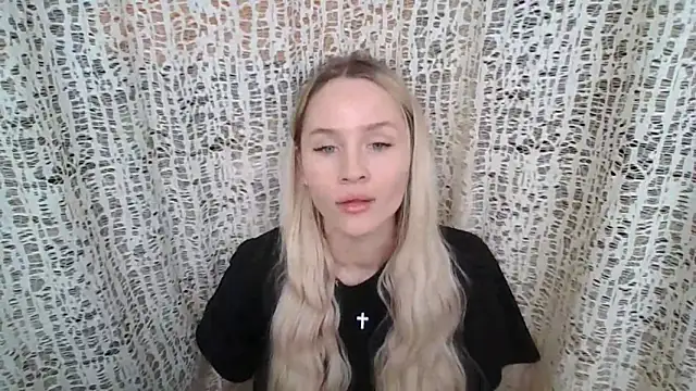 Rapunzel0011 online show from 6, 11, 2025