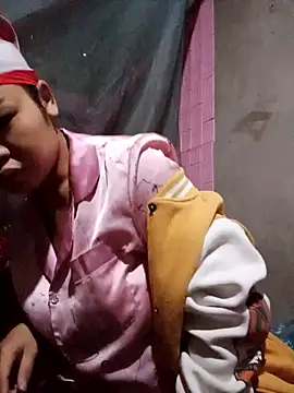 Snapshot of Mabel-122 chatting on 12, 11, 2025 Mabel-122 online show from 12, 11, 2025