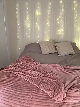 LillieMaee online show from 22, 3, 2026