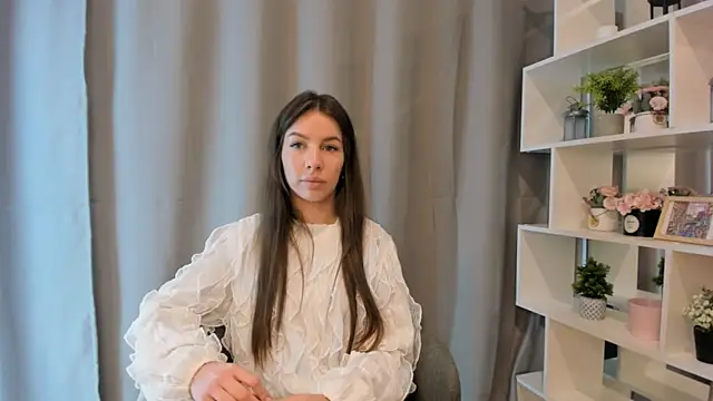 OtiliaNatiello online show from 7, 11, 2025