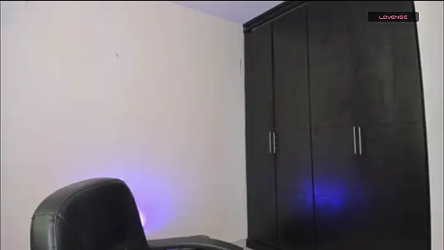 Snapshot of LilyGarcia chatting on 10, 11, 2025 LilyGarcia online show from 10, 11, 2025