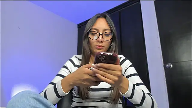 Snapshot of LilyGarcia chatting on 12, 11, 2025 LilyGarcia online show from 12, 11, 2025