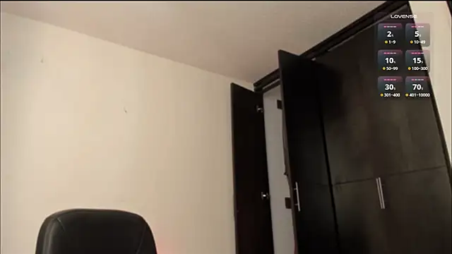 Snapshot of LilyGarcia chatting on 16, 12, 2025 LilyGarcia online show from 16, 12, 2025