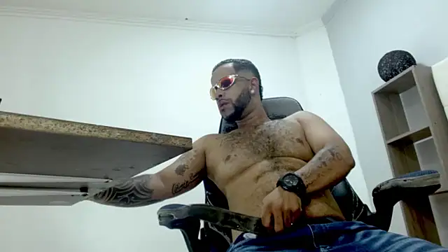 Lukke Smitt online show from 11, 11, 2025