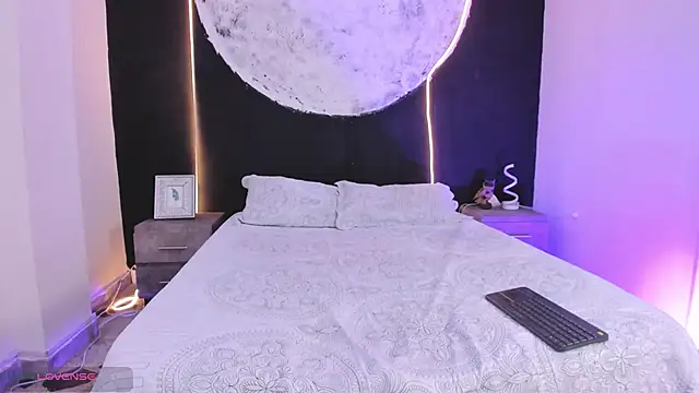 Snapshot of ZarinaWynne chatting on 17, 11, 2025 ZarinaWynne online show from 17, 11, 2025