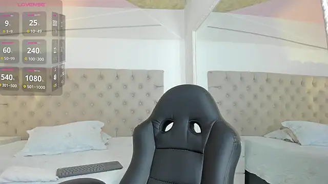 Snapshot of ZarinaWynne chatting on 1, 12, 2025 ZarinaWynne online show from 1, 12, 2025