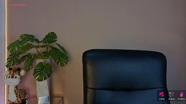 Snapshot of MissEmma__ chatting on 29, 11, 2025 MissEmma online show from 29, 11, 2025