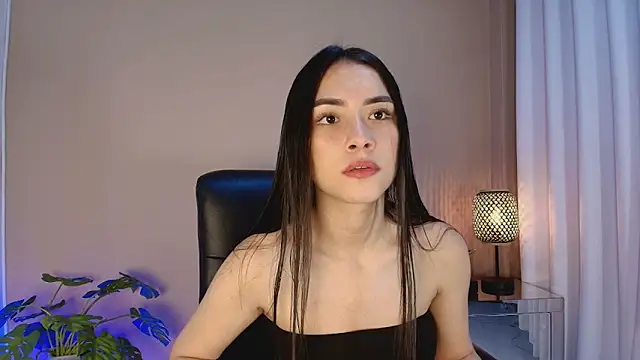 Snapshot of MissEmma__ chatting on 4, 12, 2025 MissEmma online show from 4, 12, 2025