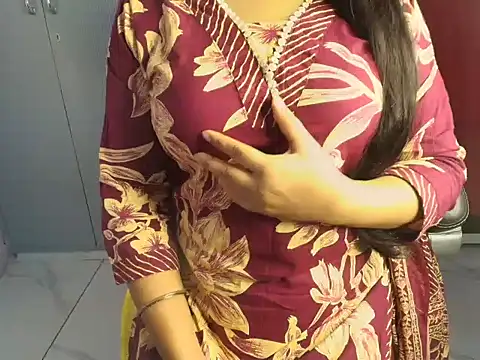 Snapshot of SIMRAN_DHILON chatting on 8, 11, 2025 SIMRAN DHILON online show from 8, 11, 2025