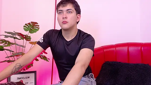 Snapshot of Valentin_X chatting on 16, 11, 2025 Valentin X online show from 16, 11, 2025