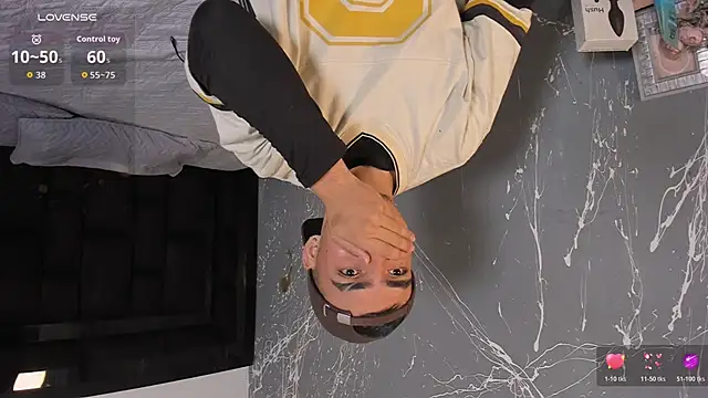 Snapshot of NicoKingg_ chatting on 17, 11, 2025 NicoKingg online show from 17, 11, 2025