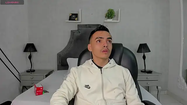 Snapshot of NicoKingg_ chatting on 3, 12, 2025 NicoKingg online show from 3, 12, 2025