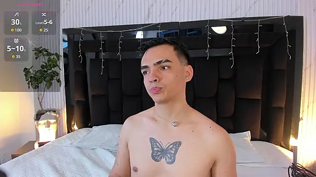 Snapshot of NicoKingg_ chatting on 4, 3, 2026 NicoKingg online show from 4, 3, 2026