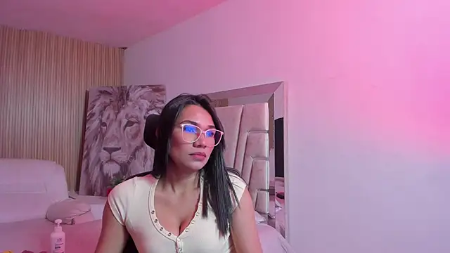 katemooss  online show from 21, 11, 2025