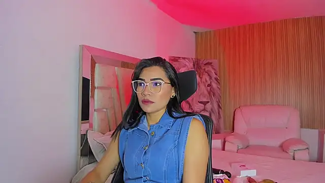 katemooss  online show from 22, 11, 2025