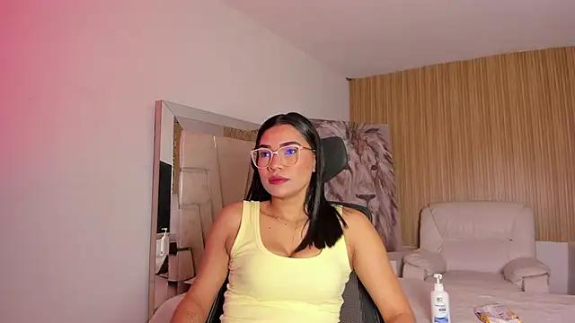 katemooss  online show from 23, 11, 2025