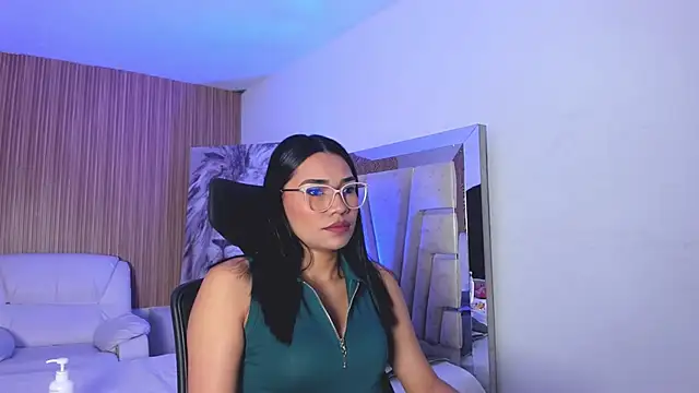 katemooss  online show from 26, 11, 2025