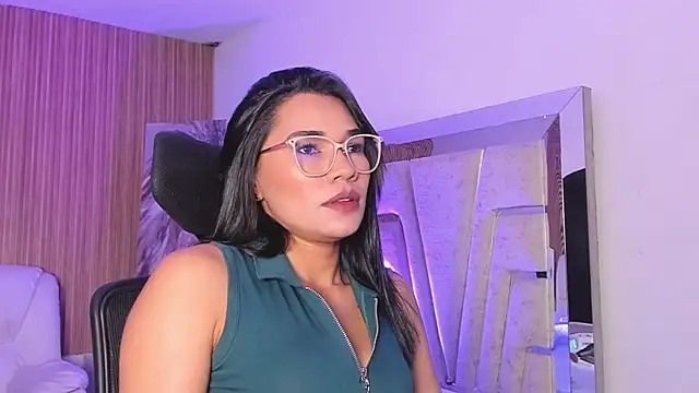 katemooss  online show from 30, 11, 2025