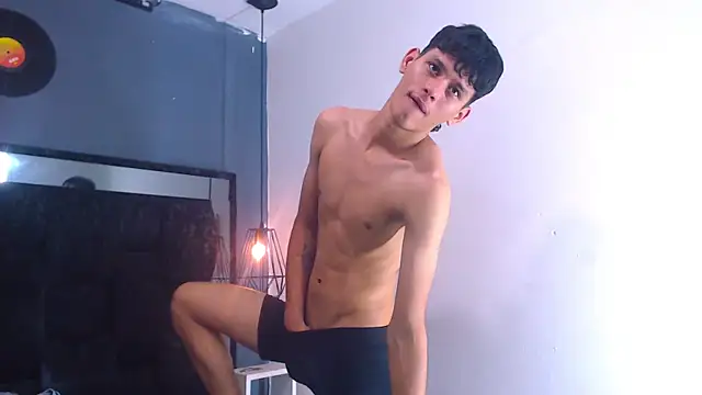 Snapshot of Pit_Ross chatting on 12, 4, 2026 Pit Ross online show from 12, 4, 2026