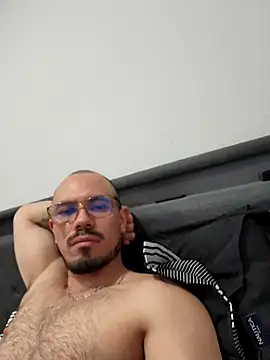 Snapshot of Zayary01 chatting on 8, 11, 2025 Zayary01 online show from 8, 11, 2025