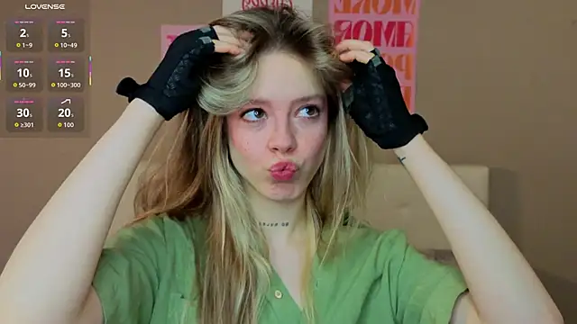 Snapshot of TiffinyMergist chatting on 4, 3, 2026 TiffinyMergist online show from 4, 3, 2026