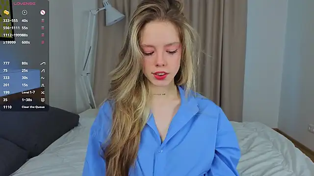 Snapshot of TiffinyMergist chatting on 8, 3, 2026 TiffinyMergist online show from 8, 3, 2026