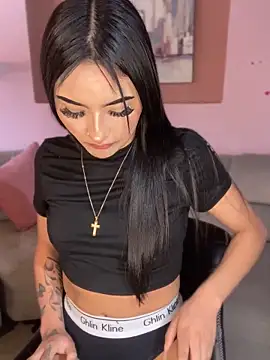 CleoNoir Pink online show from 10, 11, 2025