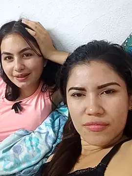 Snapshot of 2siluetas_seductoras chatting on 15, 11, 2025 2siluetas seductoras online show from 15, 11, 2025