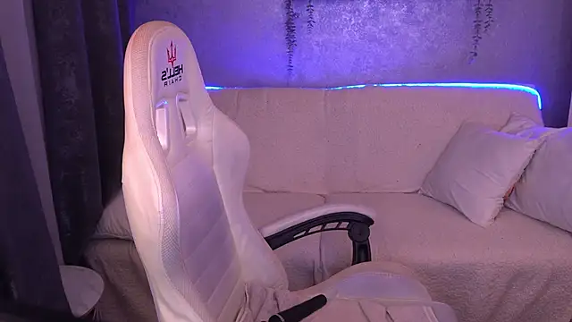 CarolinaaFoxyyy online show from 13, 11, 2025