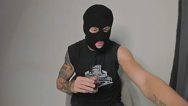 Snapshot of Huntall77 chatting on 11, 11, 2025 Huntall77 online show from 11, 11, 2025