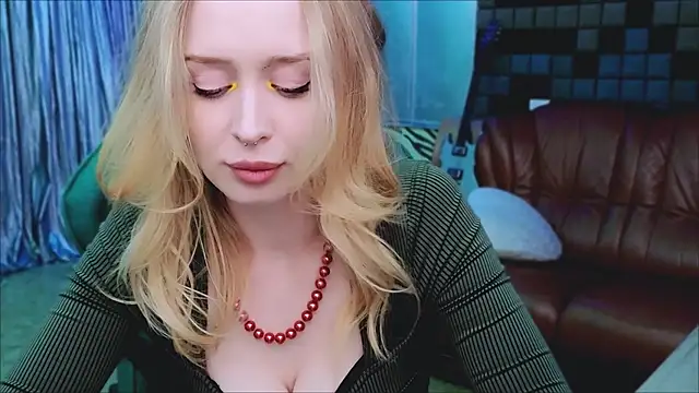 CarolineDjein online show from 25, 11, 2025